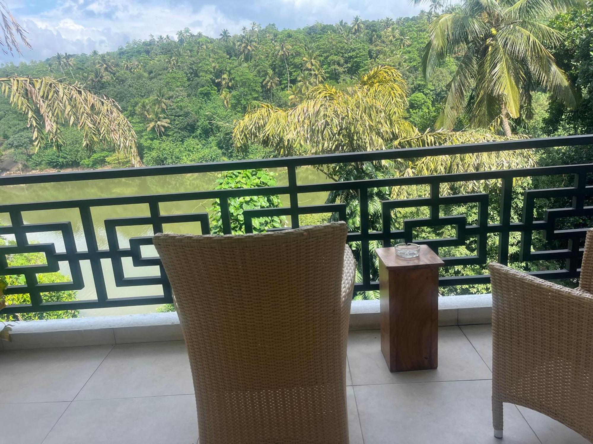 Kandy Rivers Edge Nature Resort מראה חיצוני תמונה